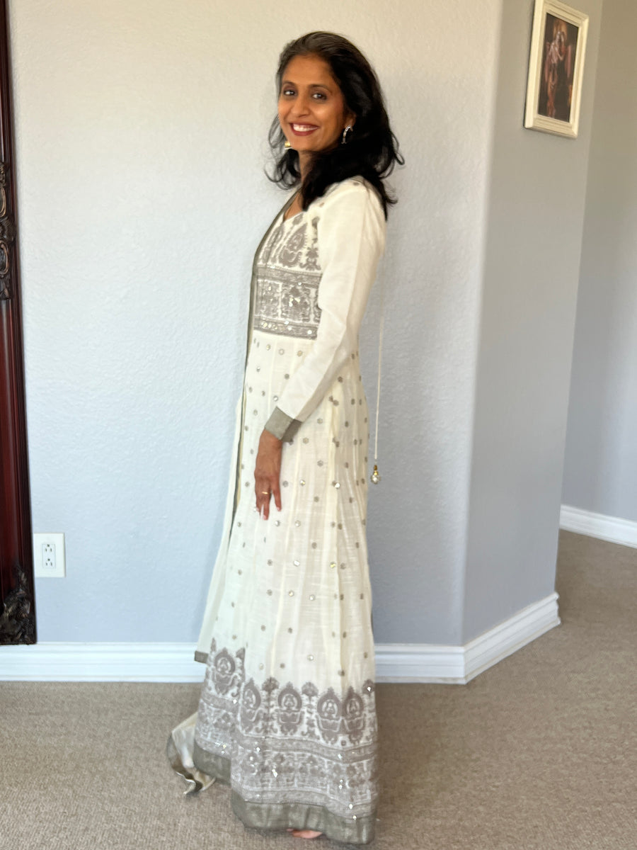 2-Piece Gown and Scarf Set