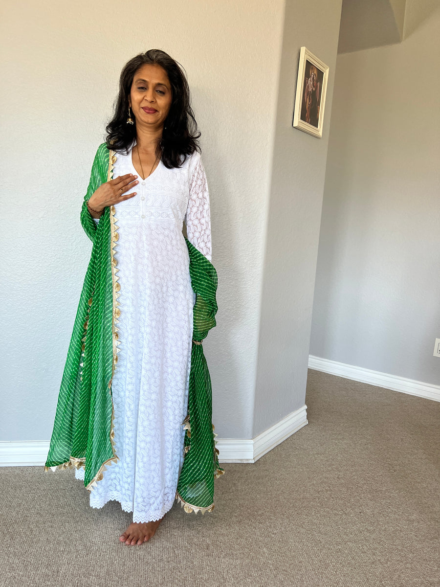 White Pullover Gown (Brand New)